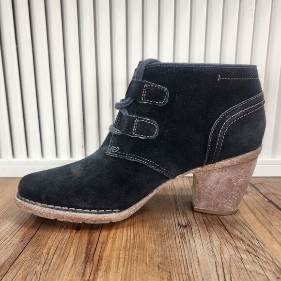 Clarks Artisan Carleta Lyon Womens Sz 10M Black Suede Heeled Ankle Booties Boots - Picture 6 of 12